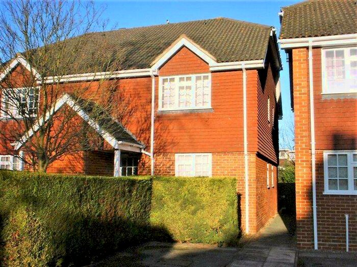1 Bedroom Flat To Rent In Chesham Mews, GU1