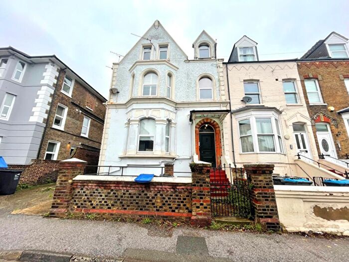 2 Bedroom Flat To Rent In West Cliff Road, Ramsgate, CT11