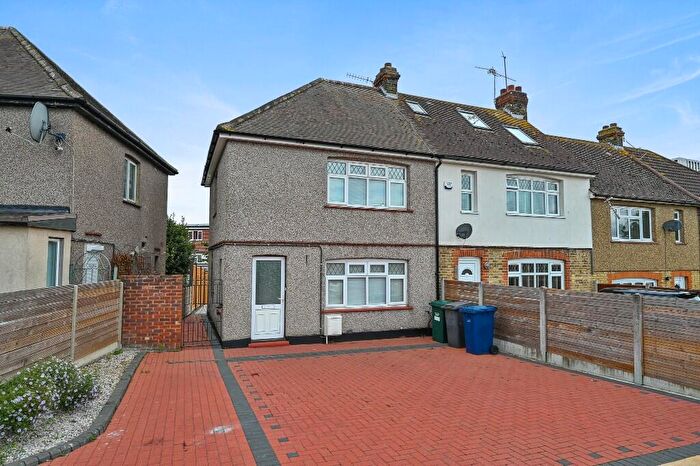 3 Bedroom End Of Terrace House For Sale In Claremont Road, London, NW2