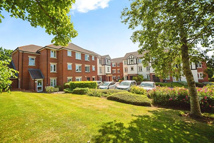 2 Bedroom Flat For Sale In Castle Court (Tonbridge), Tonbridge, TN9