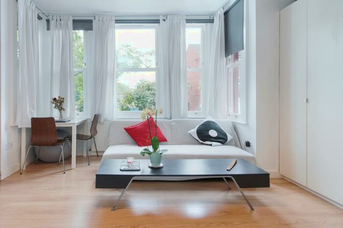 Studio To Rent In The Grove, Finchley, N3