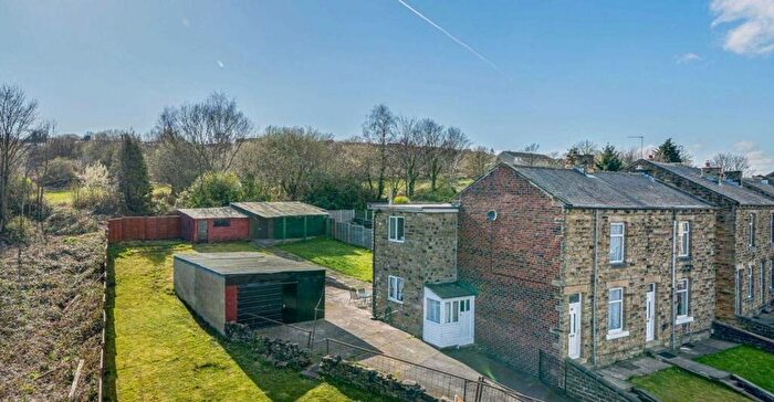 3 Bedroom Semi-Detached House For Sale In The Common, Dewsbury, WF12