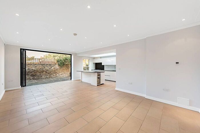 4 Bedroom Flat To Rent In Hotham Road, West Putney, London, SW15