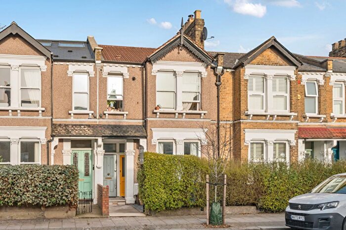 2 Bedroom Flat For Sale In Ivydale Road, London, SE15