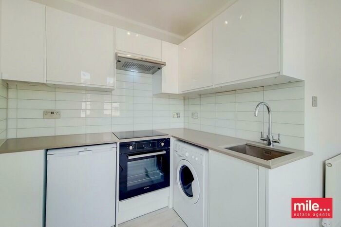 Studio To Rent In North End Road, London, NW11