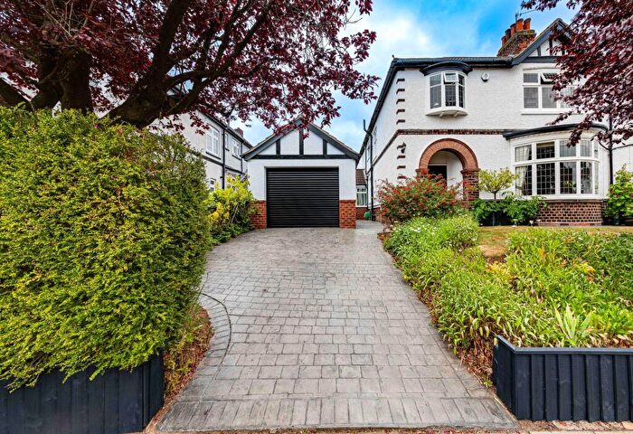 4 Bedroom Semi Detached House For Sale In Cumberland Avenue, Grimsby, DN32