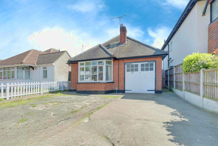 2 Bedroom Bungalow To Rent In Hobleythick Lane, Westcliff-on-sea, SS0
