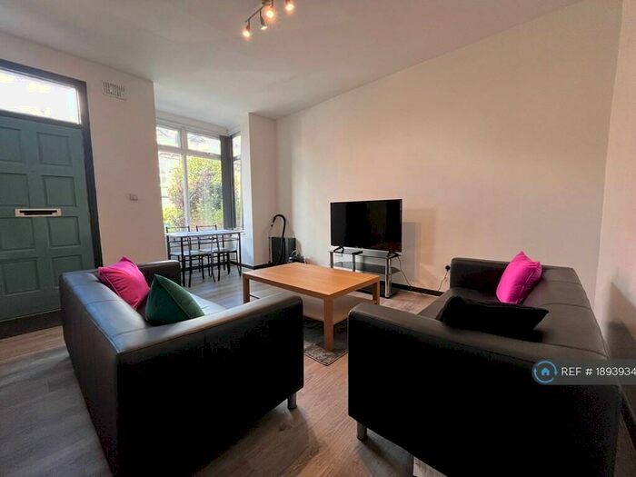 5 Bedroom Terraced House To Rent In Brudenell Street, Leeds, LS6