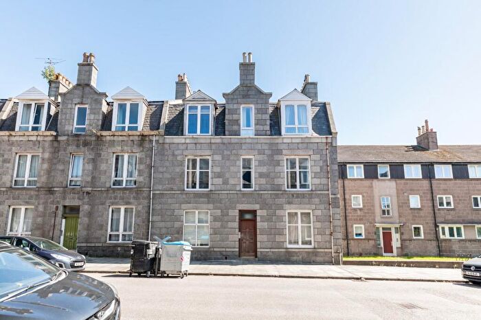3 Bedroom Flat To Rent In (First Floor) Elmbank Road, Aberdeen, AB24