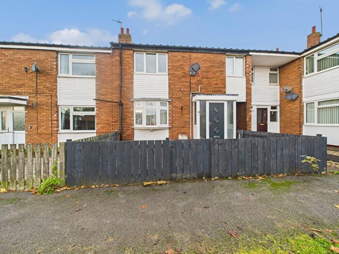 3 Bedroom Terraced House For Sale In Brixton Close, Hull, HU8
