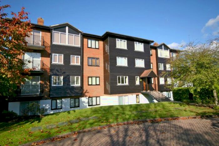1 Bedroom Flat To Rent In Great Heathmead, Haywards Heath RH16