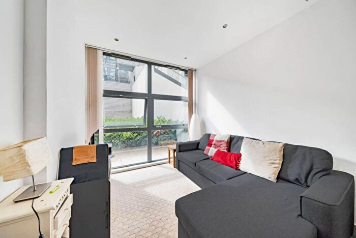 2 Bedroom Flat To Rent In Manilla Street, Canary Wharf, London, E14