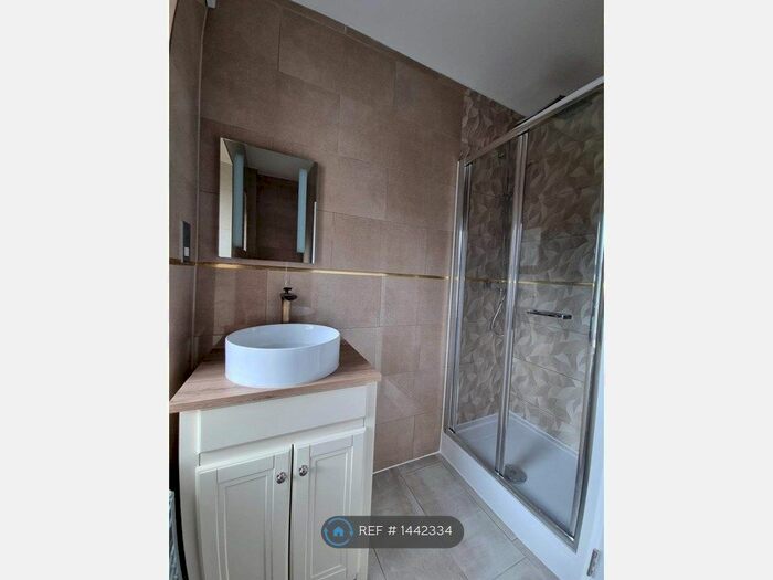 1 Bedroom Flat To Rent In Clifton Drive, Westcliff-On-Sea, SS0