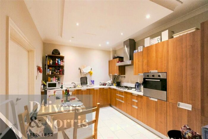 3 Bedroom Flat To Rent In Weymouth Mews, Marylebone, London, W1G