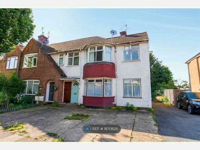 3 Bedroom Flat To Rent In Drayton Gardens, West Drayton, UB7