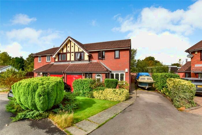 2 Bedroom Flat To Rent In Waterslea, Eccles, Manchester, M30