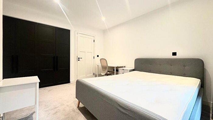 2 Bedroom Apartment To Rent In Heritage Walk, Kingston Upon Thames, Surrey, KT1