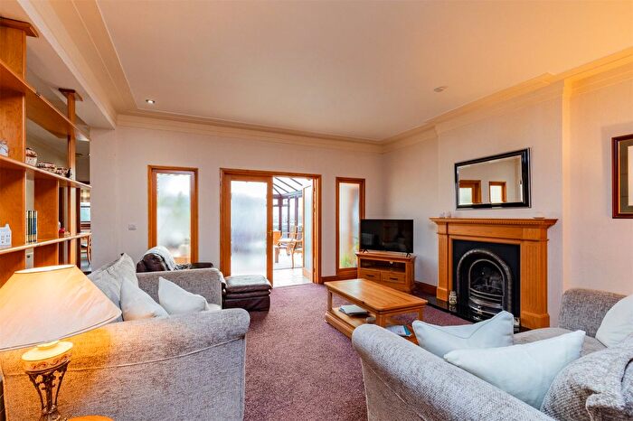 4 Bedroom Detached House For Sale In Main Street, Lochwinnoch, Renfrewshire, PA12