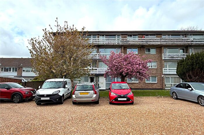 2 Bedroom Apartment For Sale In Chidham Walk, Havant, Hampshire, PO9