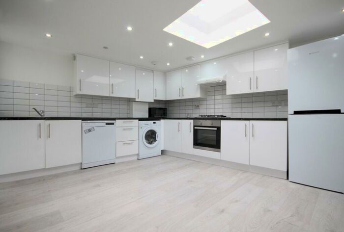 2 Bedroom Flat To Rent In Malden Road, Chalk Farm, NW5