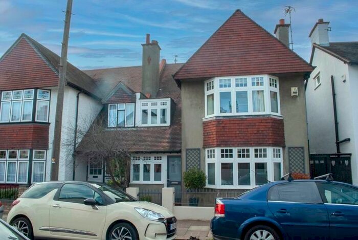 4 Bedroom Semi-Detached House To Rent In Carlton Drive, Leigh-On-Sea, SS9