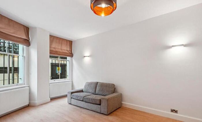 3 Bedroom Flat To Rent In Bickenhall Street, Marylebone, London, W1U