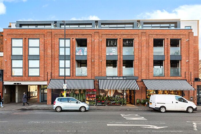 2 Bedroom Flat To Rent In Tottenham Lane, Crouch End, London, N8