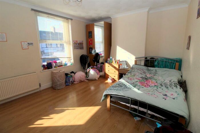 2 Bedroom Flat To Rent In Crwys Road, Cathays, Cardiff, CF24