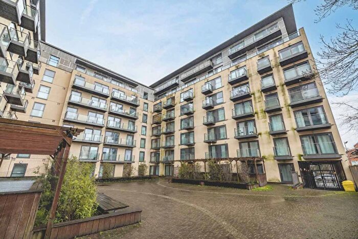 1 Bedroom Flat For Sale In High Street, Slough, SL1