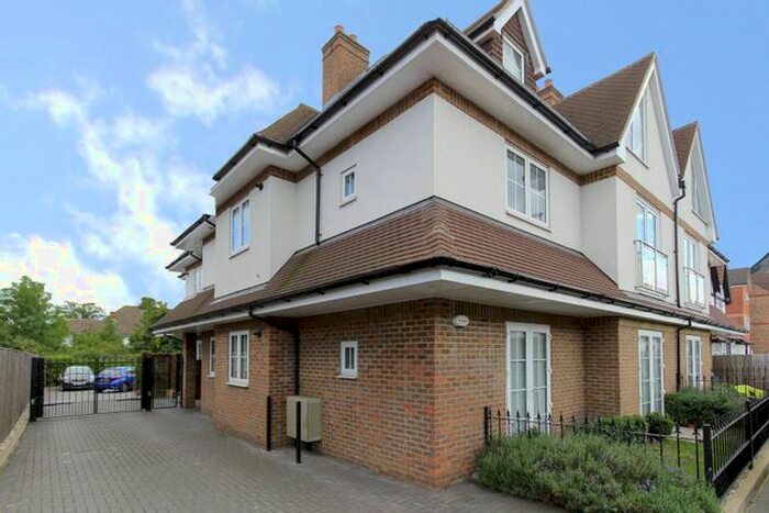 2 Bedroom Flat To Rent In Aston Court, Edgwarebury Lane, Edgware, Middx, HA8
