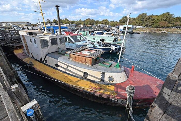 1 Bedroom Houseboat For Sale In Knight Road, Rochester, ME2