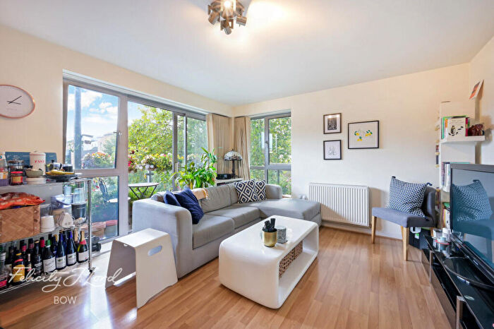 2 Bedroom Flat For Sale In Bow Road, London, E3