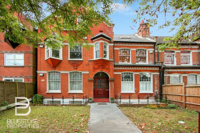 2 Bedroom Flat To Rent In Bedford Hill, London, SW12