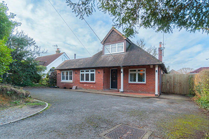 3 Bedroom Detached House For Sale In Lower Mullins Lane, Hythe, SO45