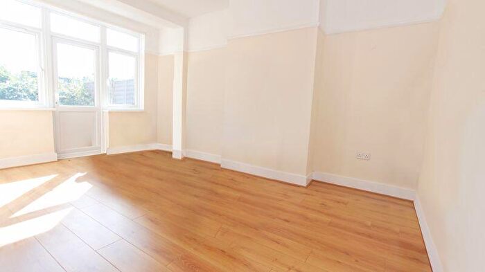 4 Bedroom House To Rent In Bedroom House - Hmo Licence - Perth Road, Wood Green, N22