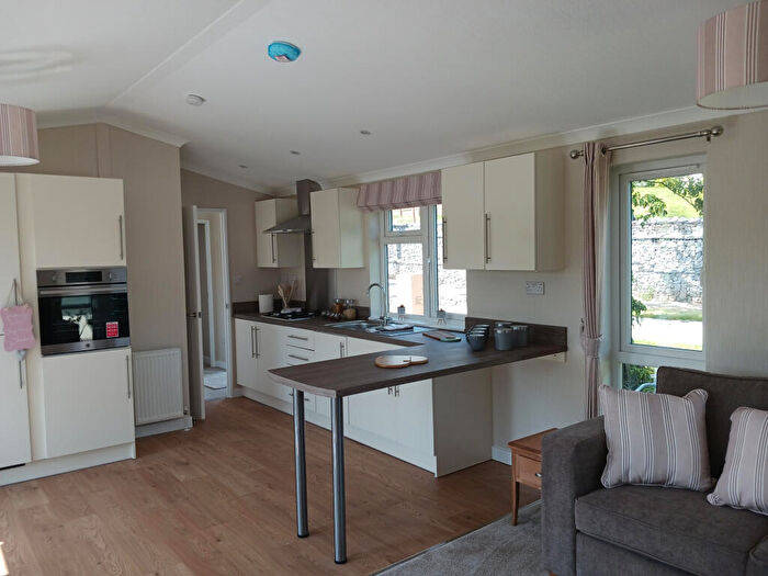 2 Bedroom Park Home For Sale In Littlehampton, West Sussex, BN16