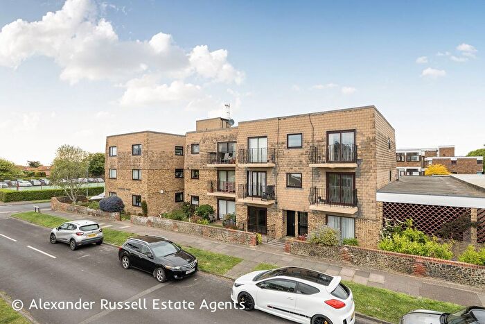 1 Bedroom Flat For Sale In Sandpiper Court, Shakespeare Road, Birchington, CT7