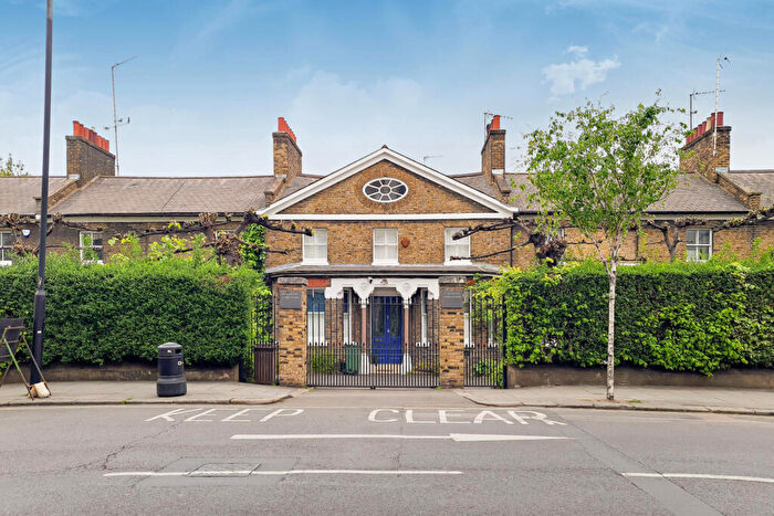 Flat To Rent In Bayham Street, Camden, NW1