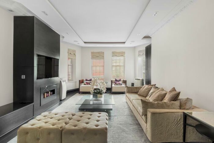 4 Bedroom Apartment To Rent In St. Johns Wood Court, London, NW8