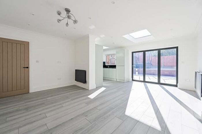 5 Bedroom Semi Detached House For Sale In Lukin Crescent, London, E4