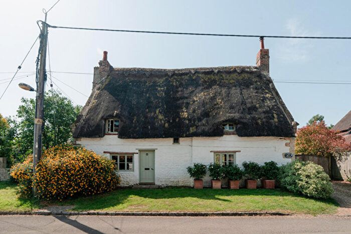 4 Bedroom Detached House For Sale In Stable Cottage, Tingewick, Buckinghamshire, MK18