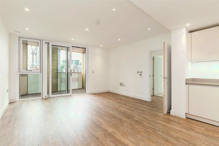 2 Bedroom Flat To Rent In Wandsworth Road, London, SW8