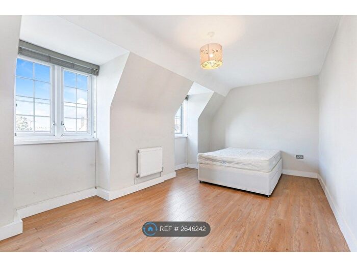 4 Bedroom Flat To Rent In Sandon House, London, SW2