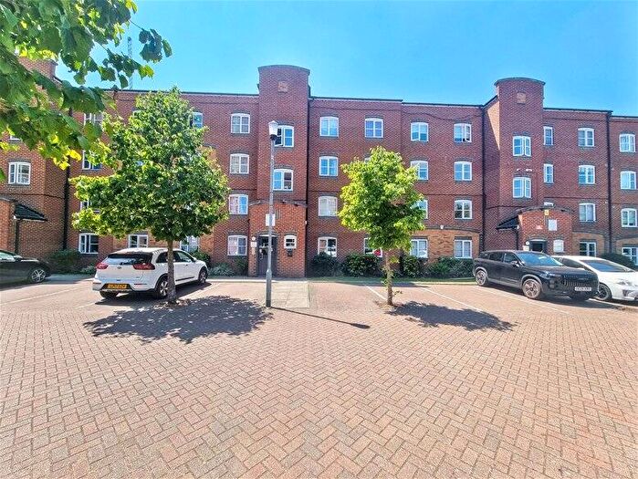 2 Bedroom Flat To Rent In Otter Close, Stratford, E15