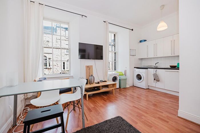 2 Bedroom Flat To Rent In Blair Street, Edinburgh, EH1