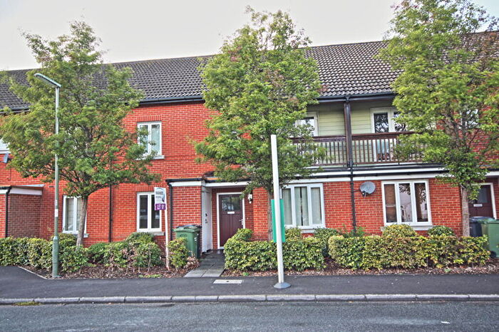 2 Bedroom Flat To Rent In Henderson Avenue, Guildford, GU2