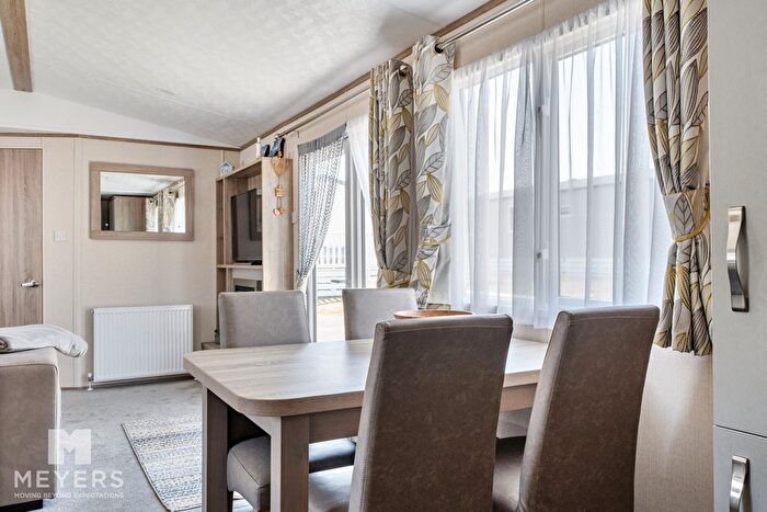 2 Bedroom Mobile/park Home For Sale In Durdle Door Holiday Park, West Lulworth, BH20 - Photo 10