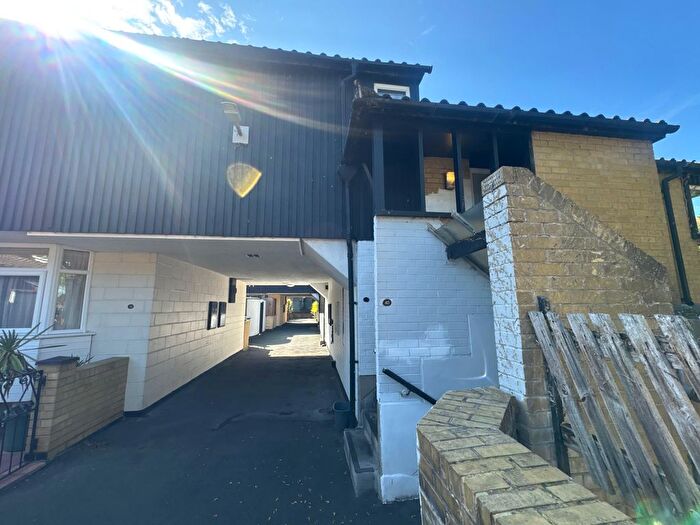 2 Bedroom Flat To Rent In Kiln Shaw, Basildon, SS16