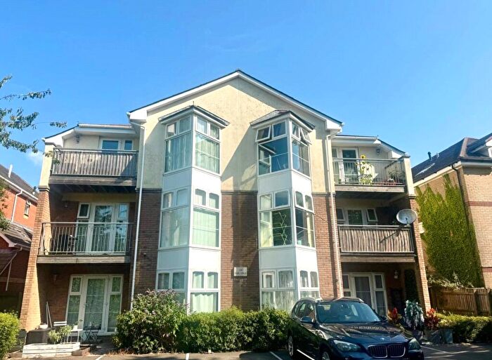 2 Bedroom Apartment For Sale In Richmond Park Road, Bournemouth, Dorset, BH8
