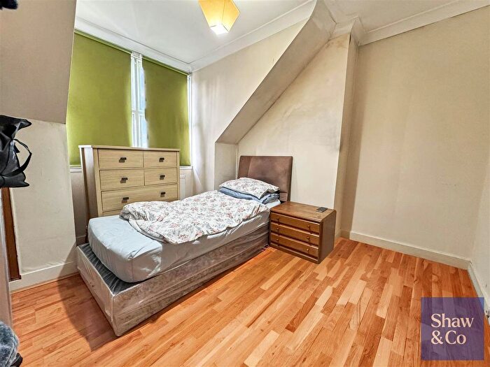 2 Bedroom Flat For Sale In Whitton Road, Whitton, Hounslow, TW3